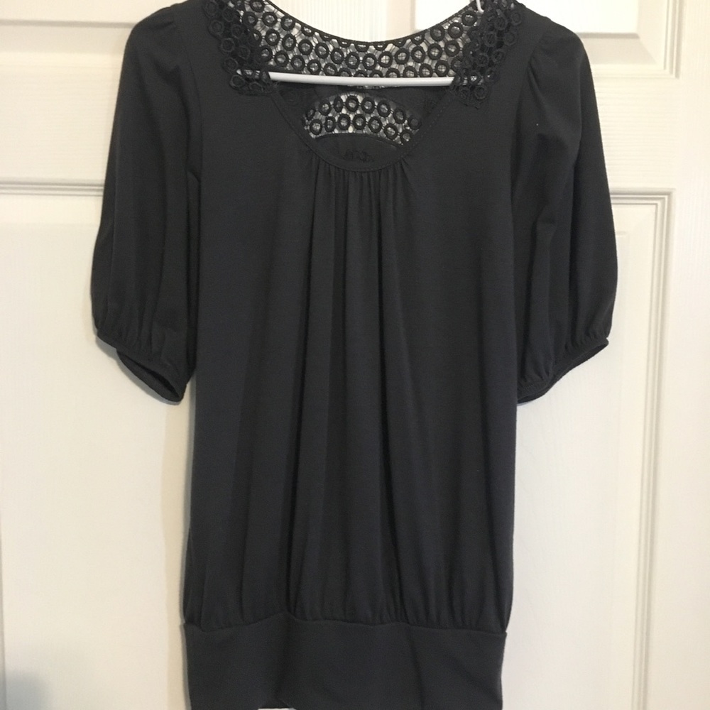 3/4 sleeve charcoal colored shirt